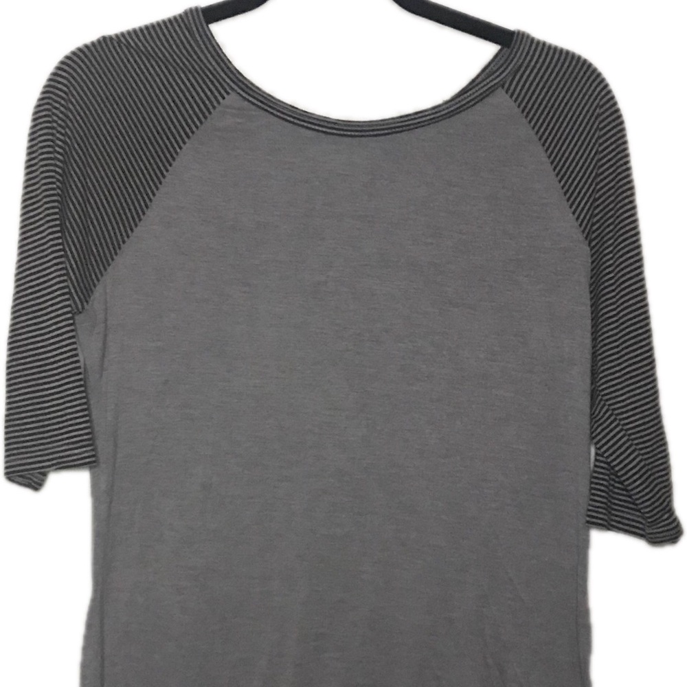 Umgee Sz Small gray with striped short sleeve tee